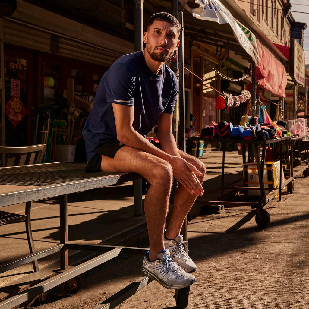 KARHU-SYNCHRON-2.0-GLACIER-GREY-SKY-DIVER_mood