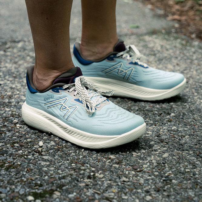 KARHU WOMEN'S IKONI 3.0 HIVO - BLUE HAZE / TURTLEDOVE