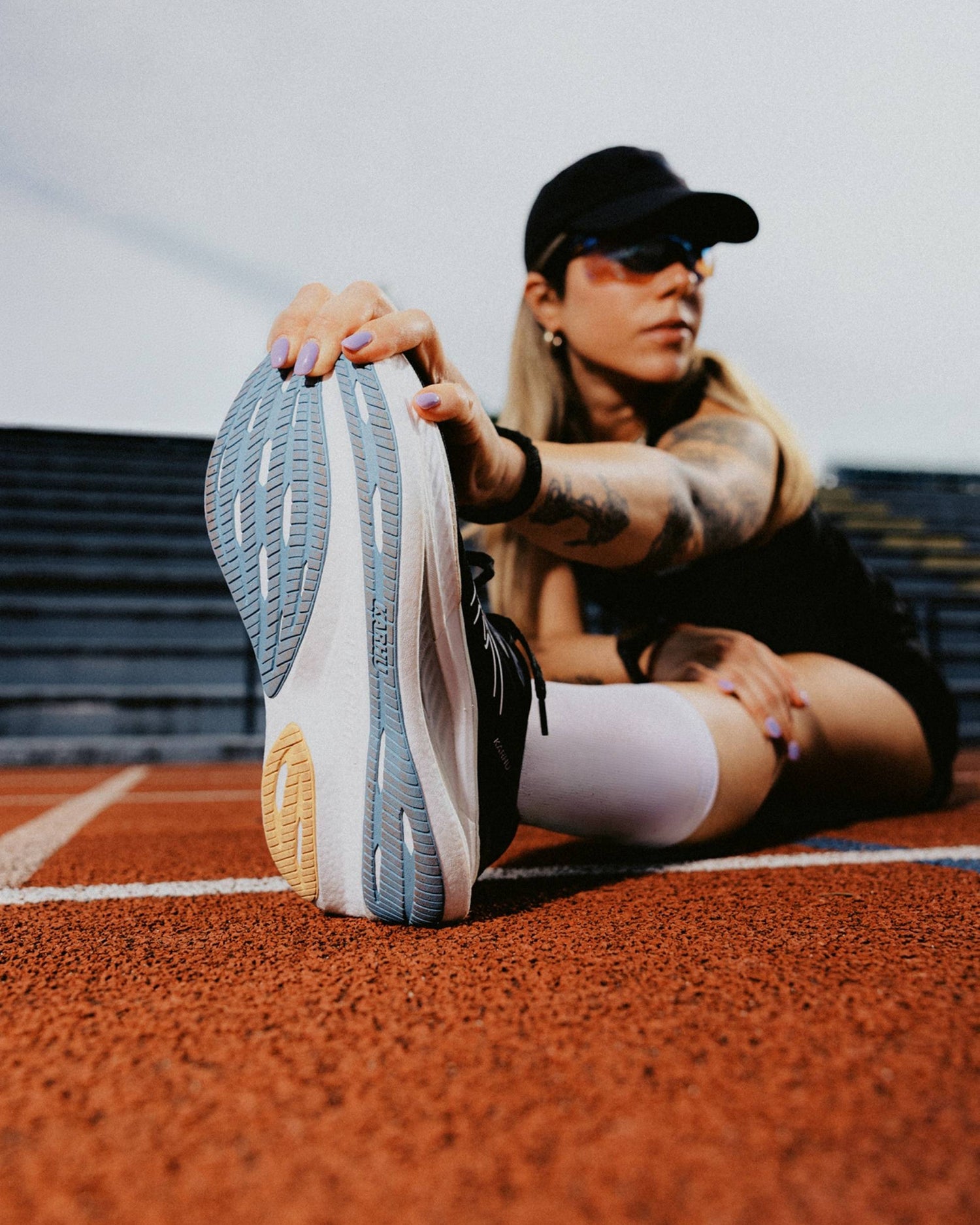 WOMEN'S FUSION 5.0 - BLACK / APRICOT CREAM
