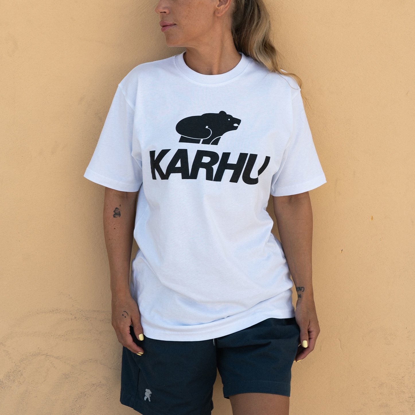 karhu-classic-logo-t-shirt-white-black