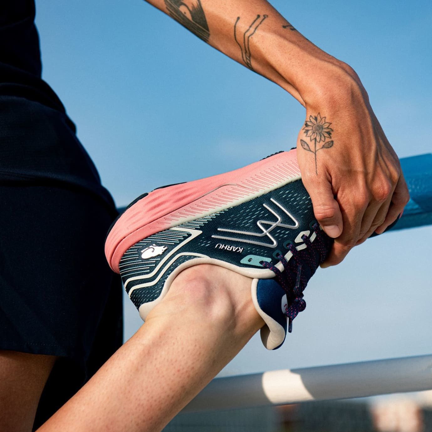 karhu-womens-ikoni-2-5-blue-fusion-peach-blossom_mood