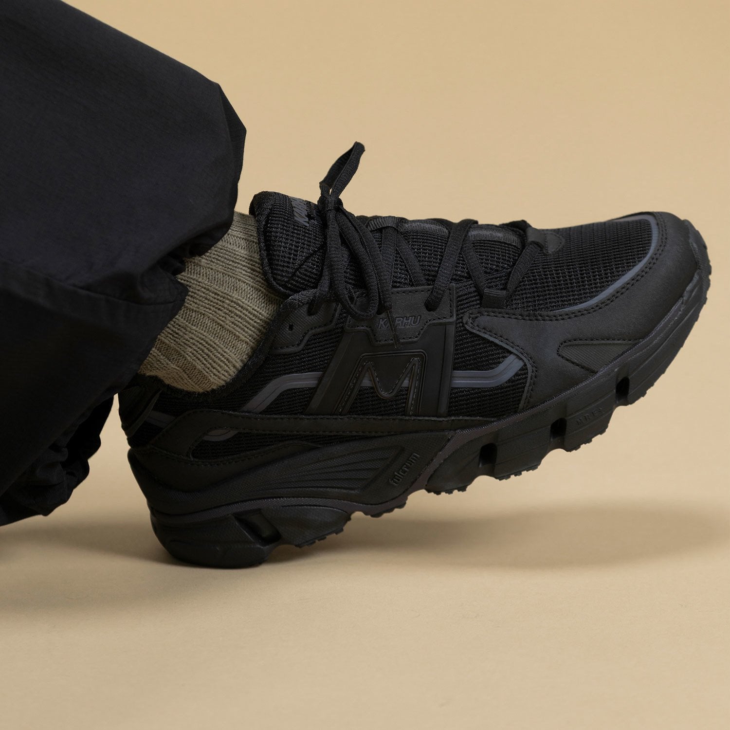 Karhu Super Fulcrum Black / Black - Lifestyle sneakers – Karhu US