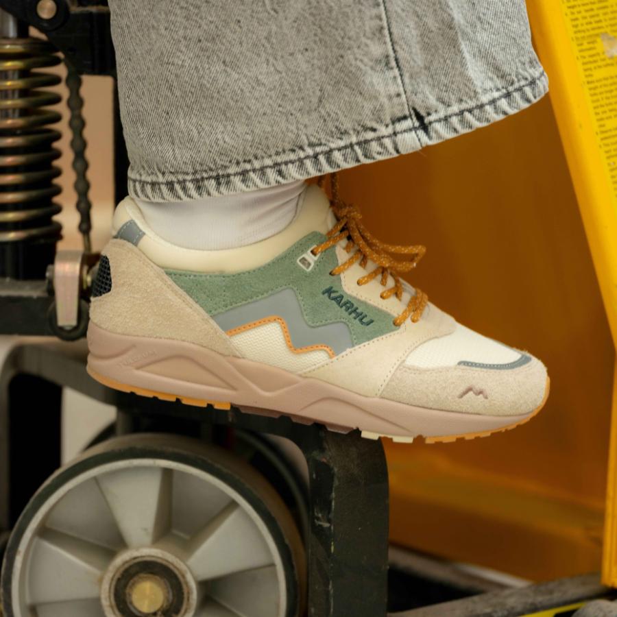 Karhu Aria 95 Mölkky pack Turtledove / Iceberg Green - Sneakers