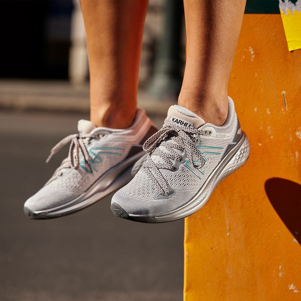 KARHU-SYNCHRON-2.0-HIVO-SLIGHTLY-PINK-ICY-MORN_mood