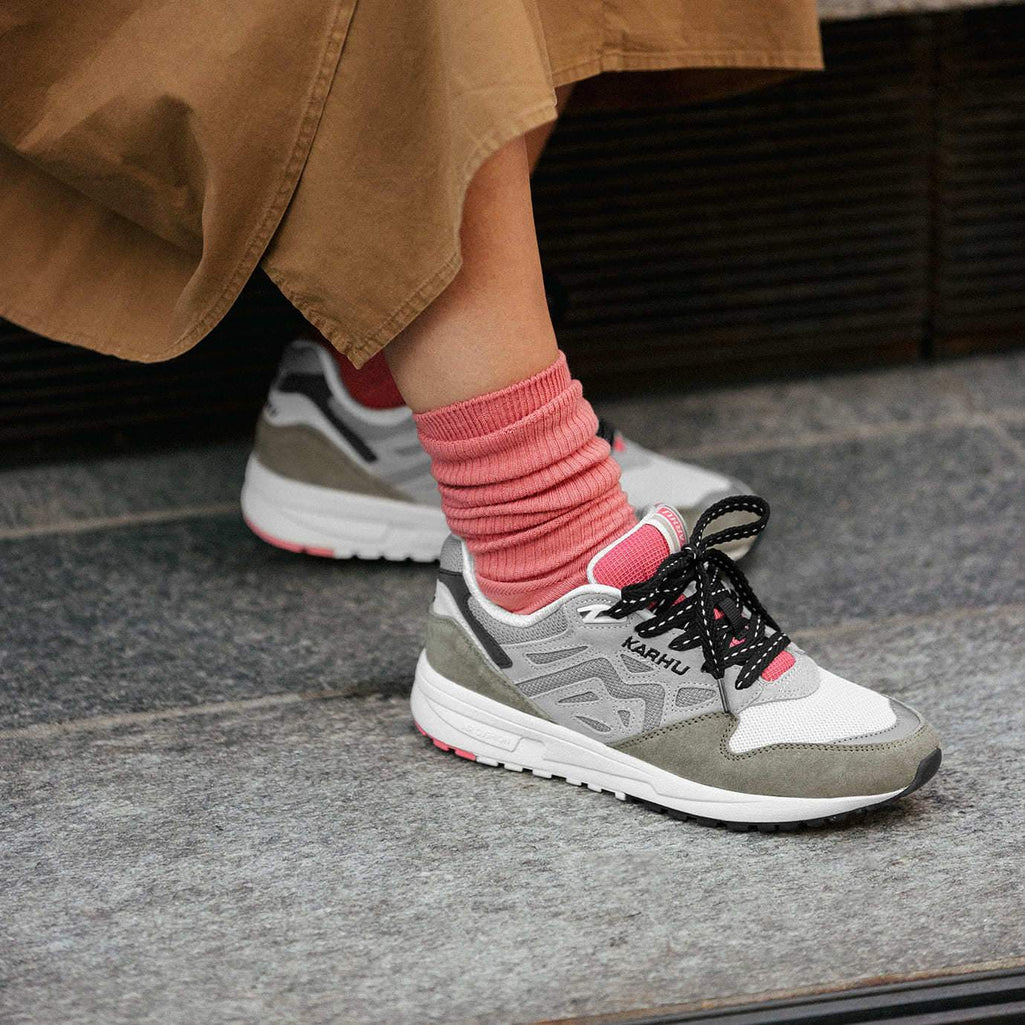 KARHU-legacy-96-abbey-stone-sleet-F806038_mood