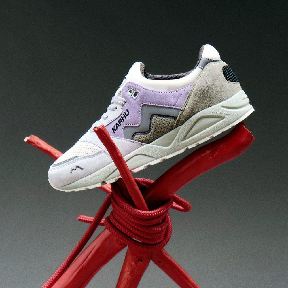 aria 95 lily white/bayou Karhu Aria 95 Mystic Forest Pack