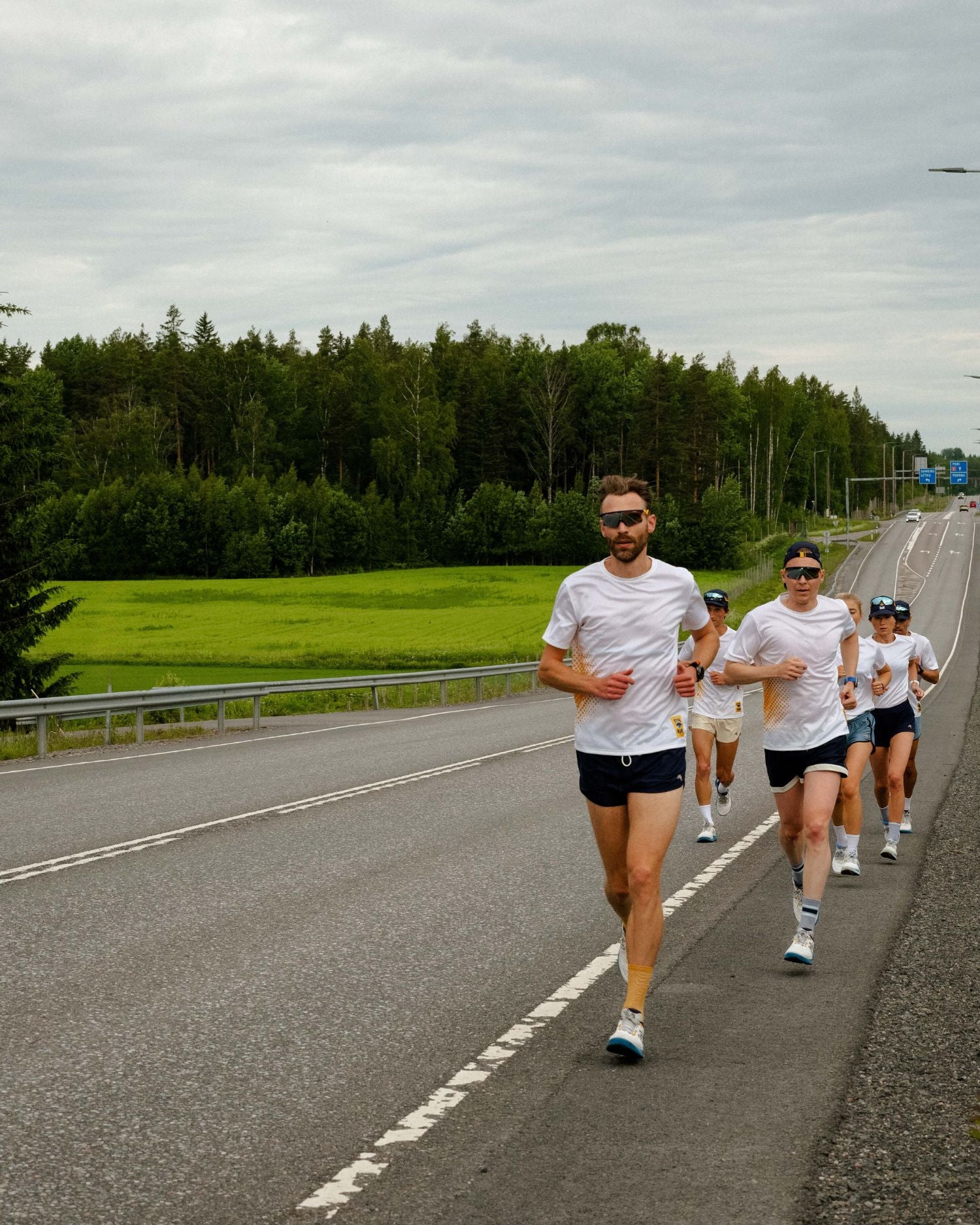 KARHU Sun Run group running on a Finnish highway