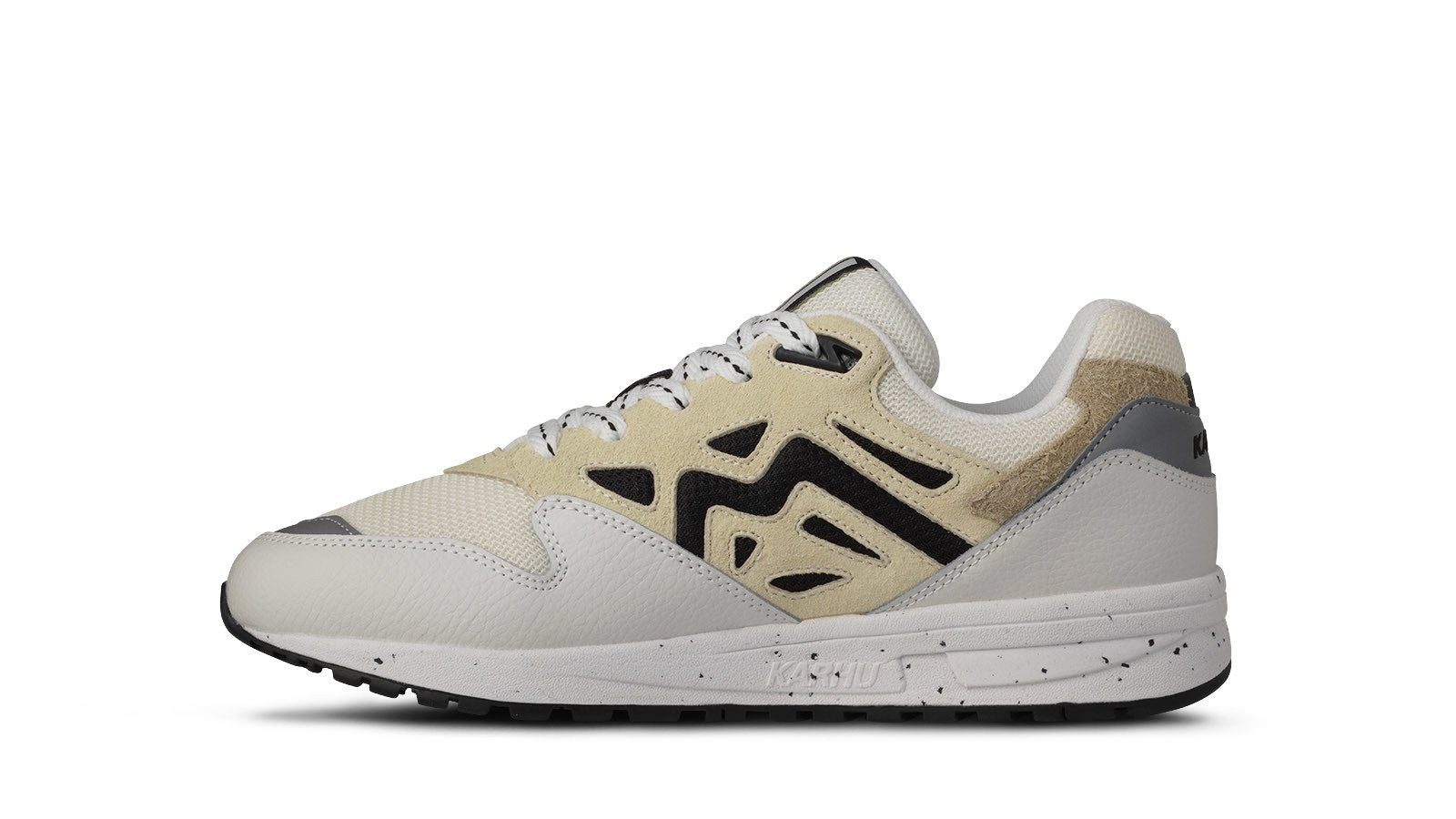Karhu Legacy 96 Blanc de Blanc / Wood Ash - F806084 Lifestyle