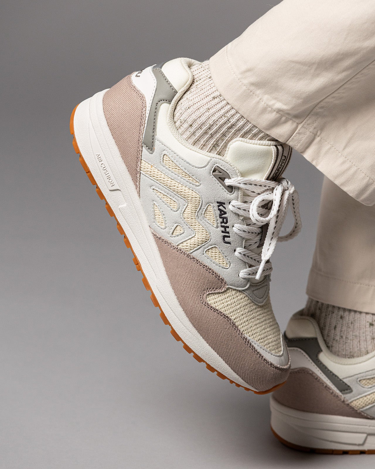Karhu Legacy 96 – Atmosphere / White Asparagus | Comfortable shoes