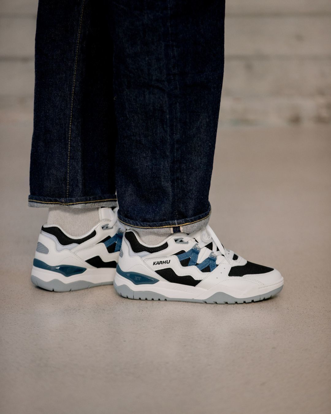 Karhu Fusion XT Bright White / Deep Dive - F8050005 Lifestyle