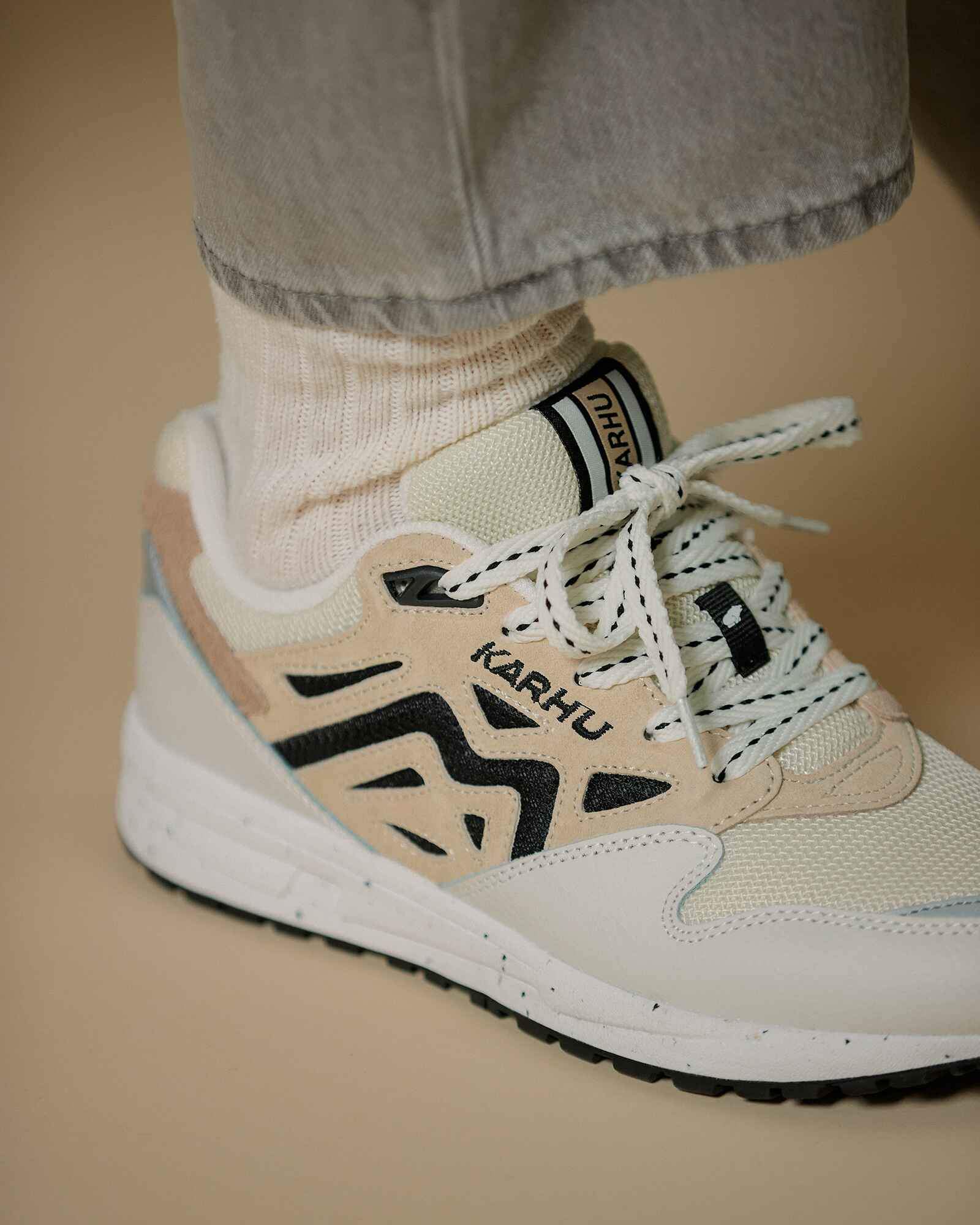 Karhu Legacy 96 Blanc de Blanc / Wood Ash - F806084 Lifestyle