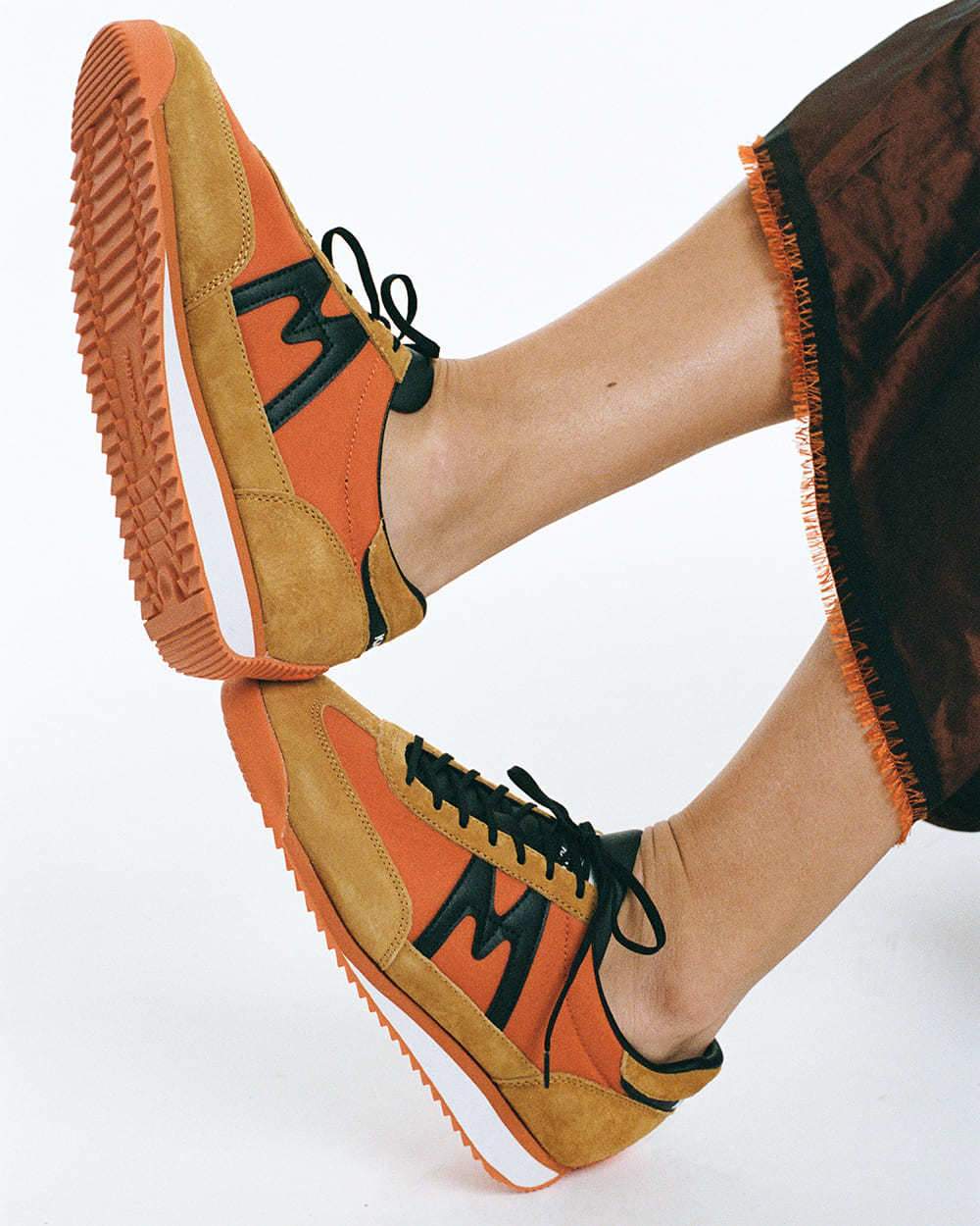 Karhu-Mestari-Jaffa-Orange-Black-by-Pien-Barendregt-featured-04