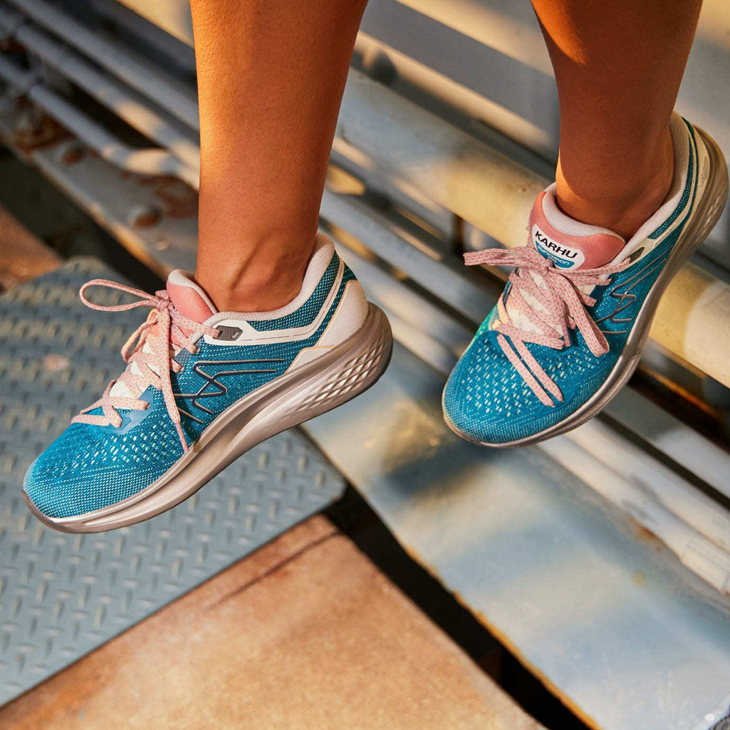 karhu-womens-synchron-2-0-hivo-algiers-blue-rose-tan_mood