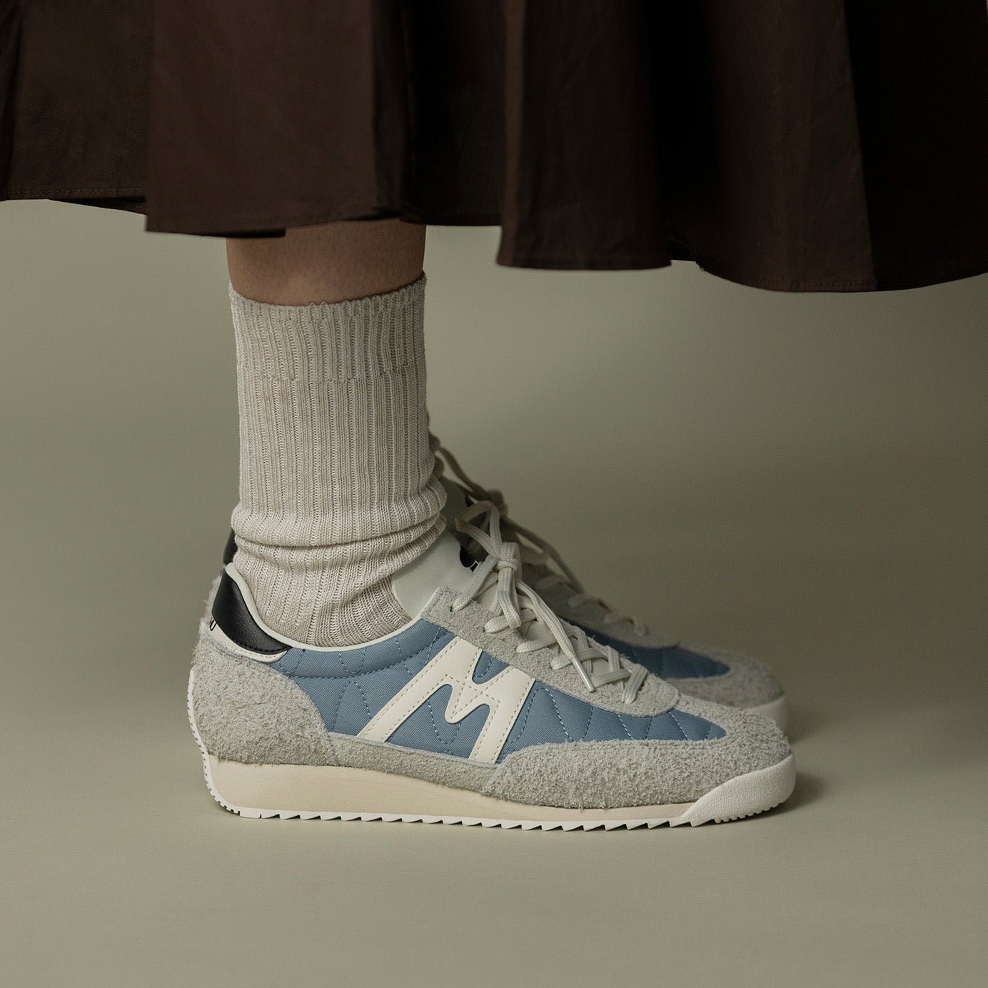Karhu Mestari 76 - Windward Blue / Blanc de Blanc | Lifestyle