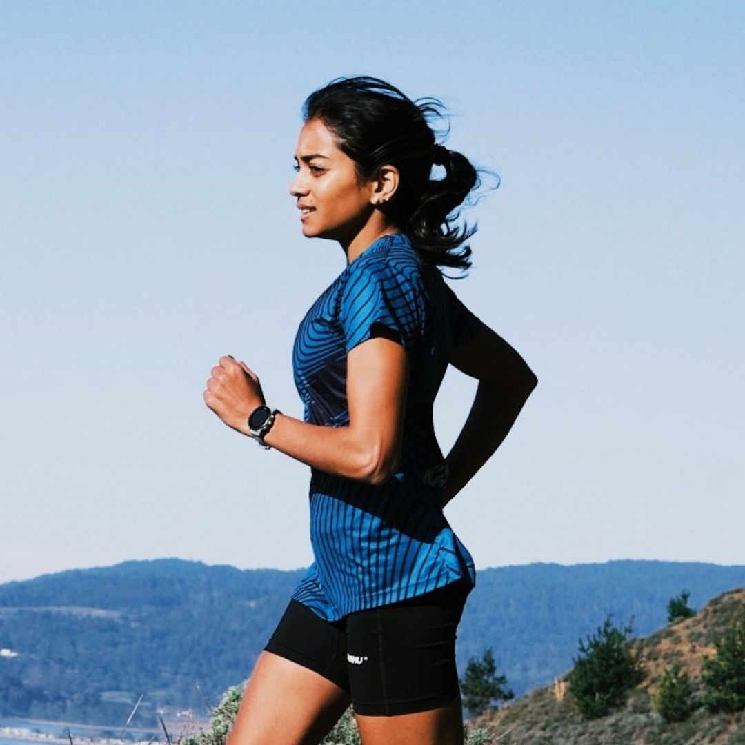 WOMEN'S RUNNING T–SHIRT - MOROCCAN BLUE / HUMMUS
